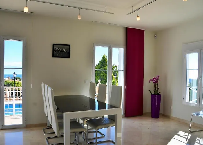 Villa With Panoramic Sea Views *