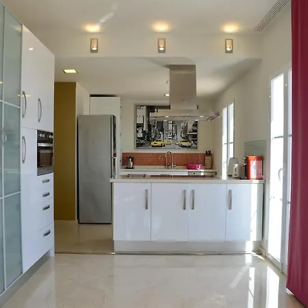 With Panoramic Sea Views Vila *